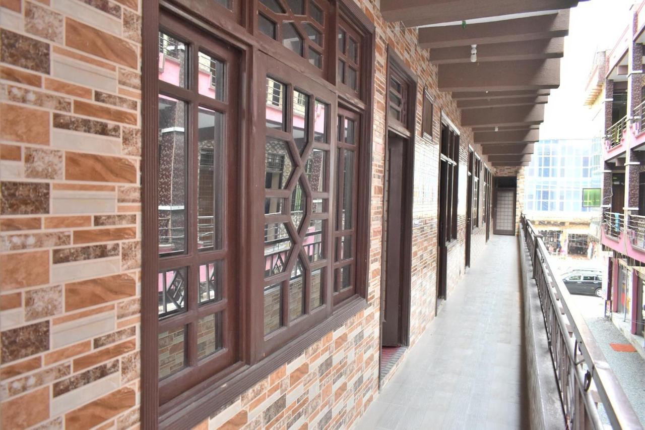 Zara Residence 1 Saidu Sharif Экстерьер фото